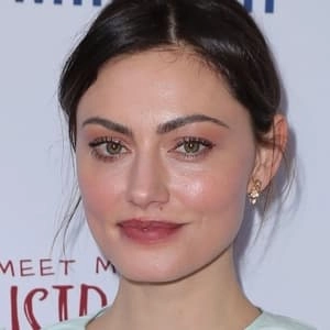 Assistir Phoebe Tonkin online grátis no Superfilmes